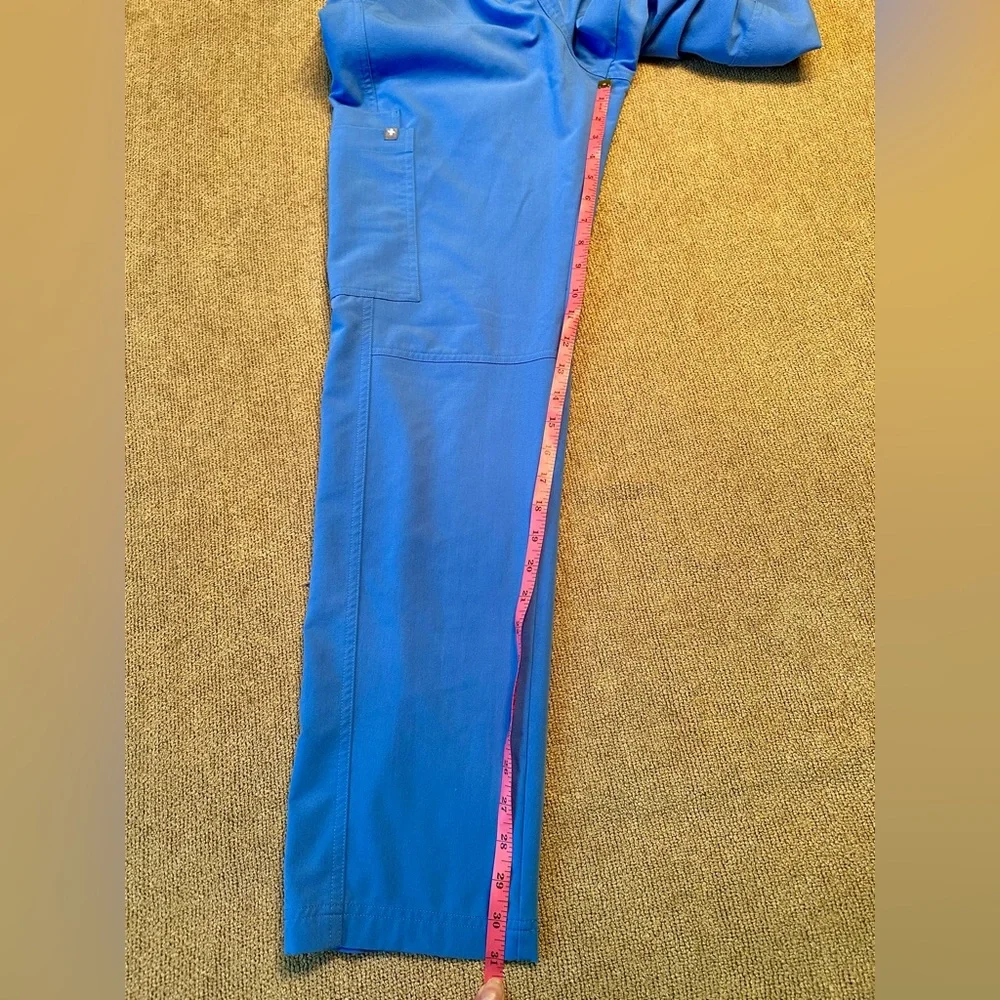 Men’s Figs Axim Cargo Scrub Pants size small